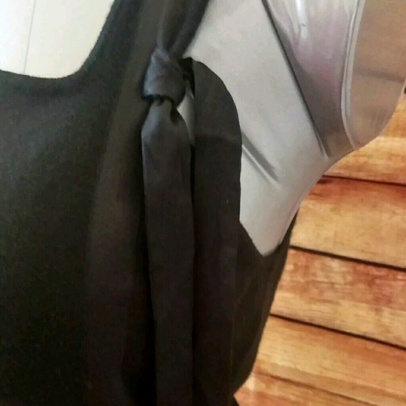 🌸 flash sale Banana Republic black silk  top - Picture 3 of 4